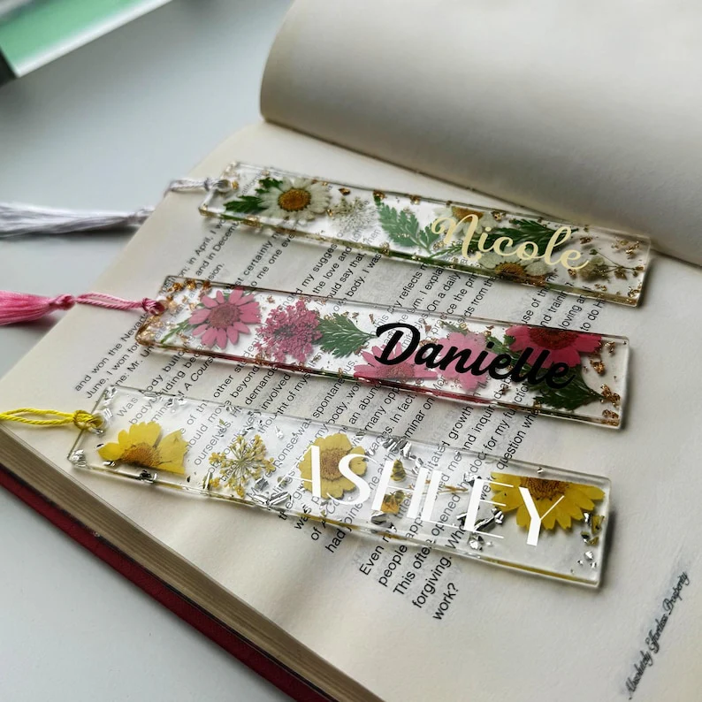 Personalized Custom Name Pressed Flower Resin Bookmark For Women TH10 896757 - Image 3