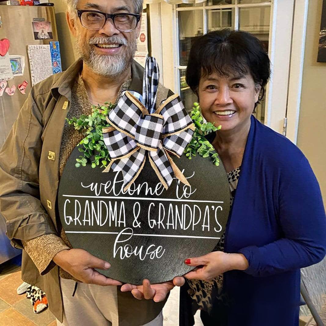 Welcome to Grandpa & Grandma's House Door Hanger, Door Sign Gift For Family, HN590 - Image 3